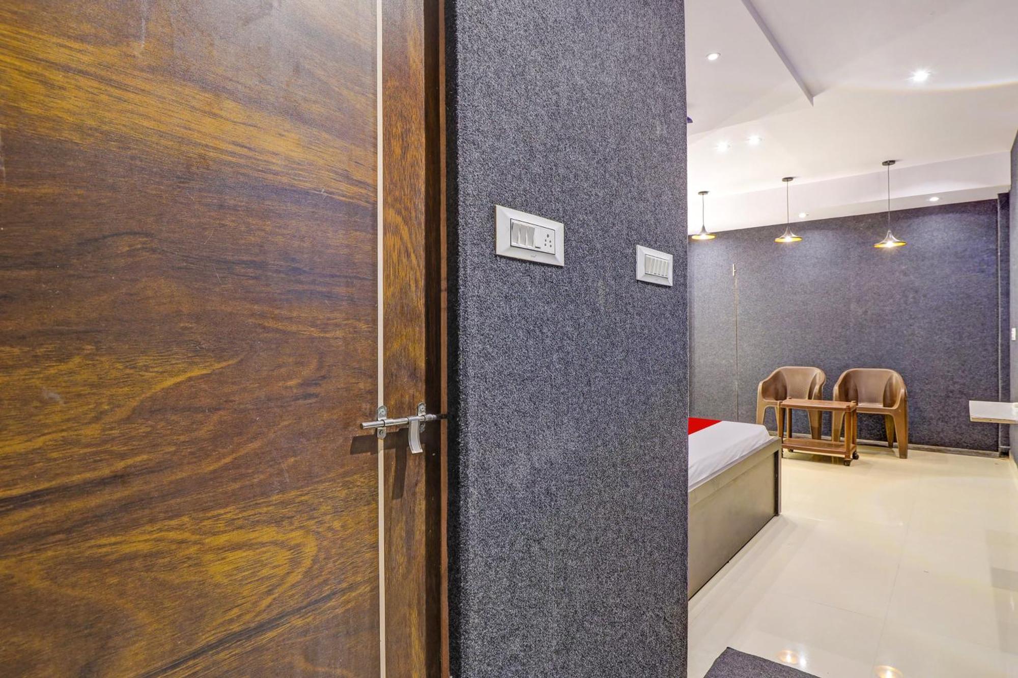 Hotel O Lotus Hotel Сурат Екстер'єр фото